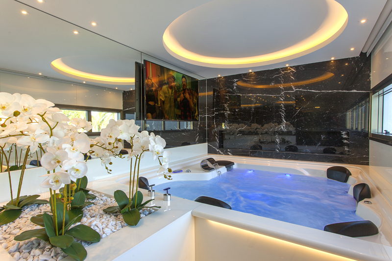 Aquiles Nícolas Kílaris - Casa Privilége - banho