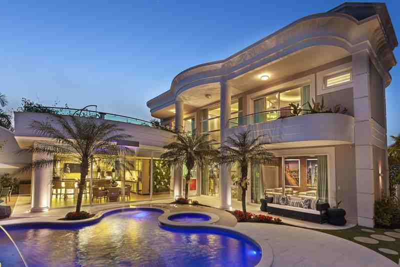 Arquiteto Aquiles Nícolas Kílaris - Casa Real - fachada interna luzes