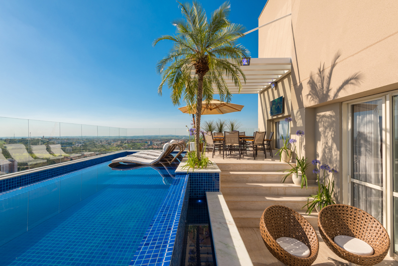 Aquiles Nícolas Kílaris - AP Paris - piscina