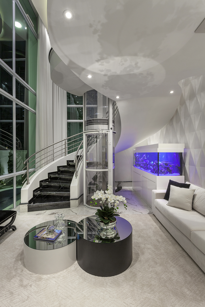 Arquitetlo Aquiles Nícolas Kílaris - Casa Diamante elevador